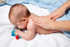 月嫂育婴师加分技能——给宝宝洗澡、做抚触